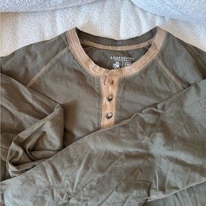 Legendary Whitetails Men's Recluse Raglan Henley - Army Green MEDIUM - NWOT
